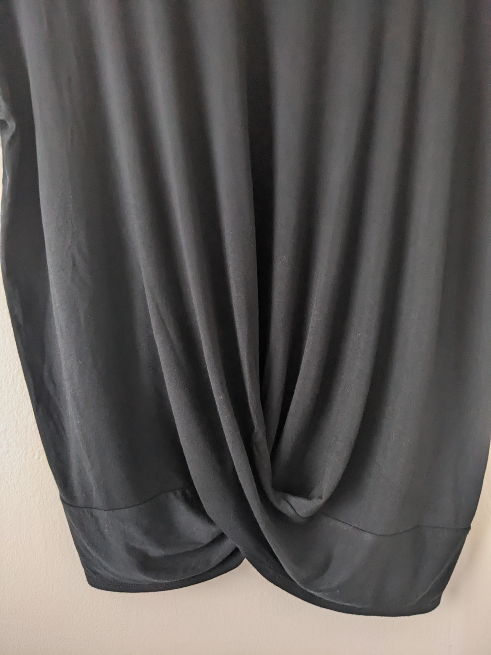 Eddie Bauer Black Short-Sleeve Twist-Front Tee - Picture 8 of 8